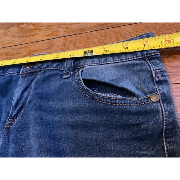 Celebrity Pink Denim Jean Shorts Juniors Sz 9 Embellished Pockets Cuffed LowRise - Picture 9 of 12